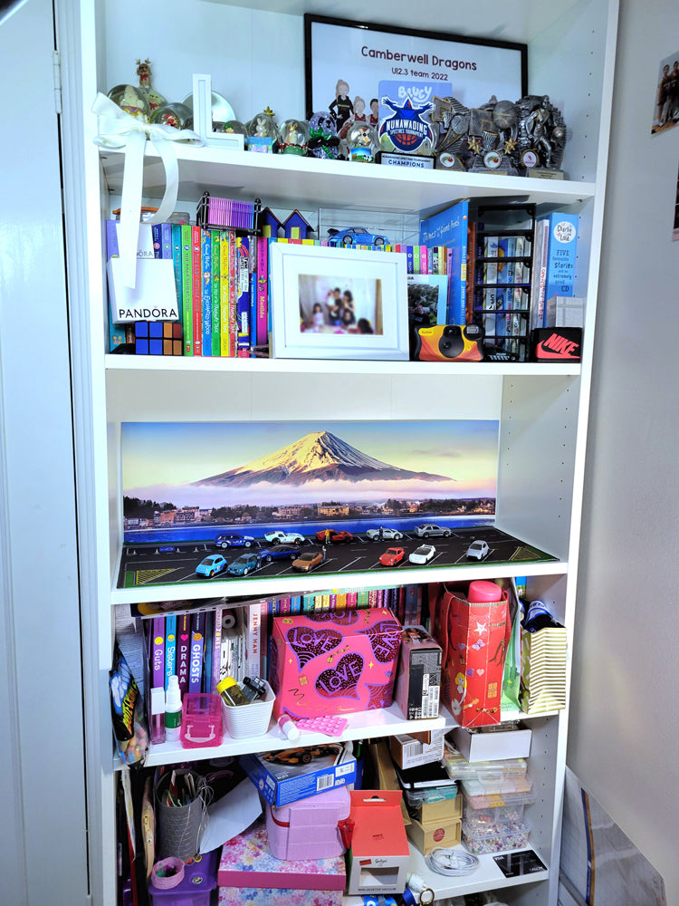 LUNCHBOX Dis-Play Mat 1:64 scale 45deg carpark scene